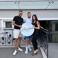 Umut Celikalan, Armin Delić und Sanela Ferhatbegović eröffnen gemeinsam das „Lei Guat“