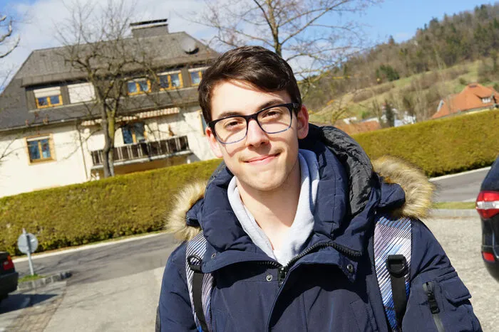 Darius Zwecker, 16 Jahre, Bad St. Leonhard: Der HTL-Schüler zeigt sich im Grunde zufrieden mit den Angeboten der Stadt, nur der Regionalverkehr sollte verbessert werden. „Die Buslinien sind oft sehr eng aufeinander abgestimmt. Wenn wir vom Schulzentrum kommend am Bahnhof umsteigen müssen, ist der Bus Richtung Bad St. Leonhard schon abfahrbereit. Wir können uns keine Verspätung leisten.“
