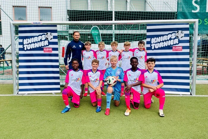 TSV Juniors Hartberg: Rudi Märzendorfer, Nino Balogh, Matteo Reiterer, Finn Postmann, Elian Märzendorfer, Tobias Laaber (h.v.l.). Wisdom Aigbede, Viktor Schleich, Matthias Pimeshofer, Wisdom Okoghenu, Resul Ziberi (v.v.l.)
