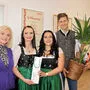 Riki Vogl von "Frau in der Wirtschaft" gratulierte Madeleine Lorber-Wiesauer, Bernadette Puffing und Alexander Marcher zur Eröffnung des neuen Versicherungsbüros