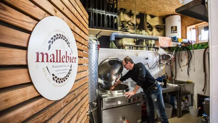 Rudolf Malle in der hauseigenen Brauerei