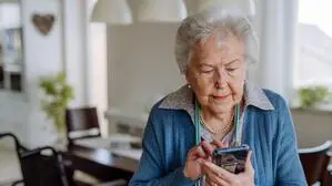 Die Digitalisierung stellt vor allem die ältere Generation oftmals vor unüberwindbare Hürden