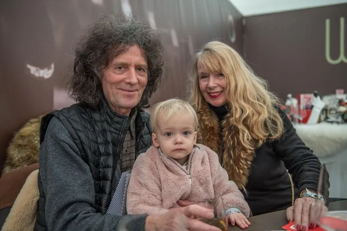Der irische Kultsänger Gilbert O’Sullivan ("Get down", "Alone Again") mit seiner Frau Aase und Enkelin Jeannie