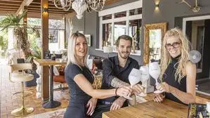 Dominik Rangger übernahm 2019 das Hotel Jägerhof in Krumpendorf, das vier Jahre später um eine Lounge erweitert wurde