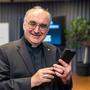 Diözesanbischof Wilhelm Krautwaschl ist eifrig auf den sozialen Netzwerken
