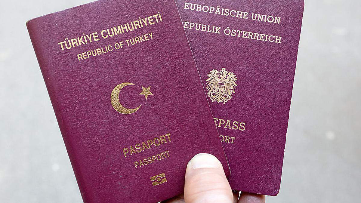 Behörde prüften zahlreiche Doppelstaatsbürgerschaften