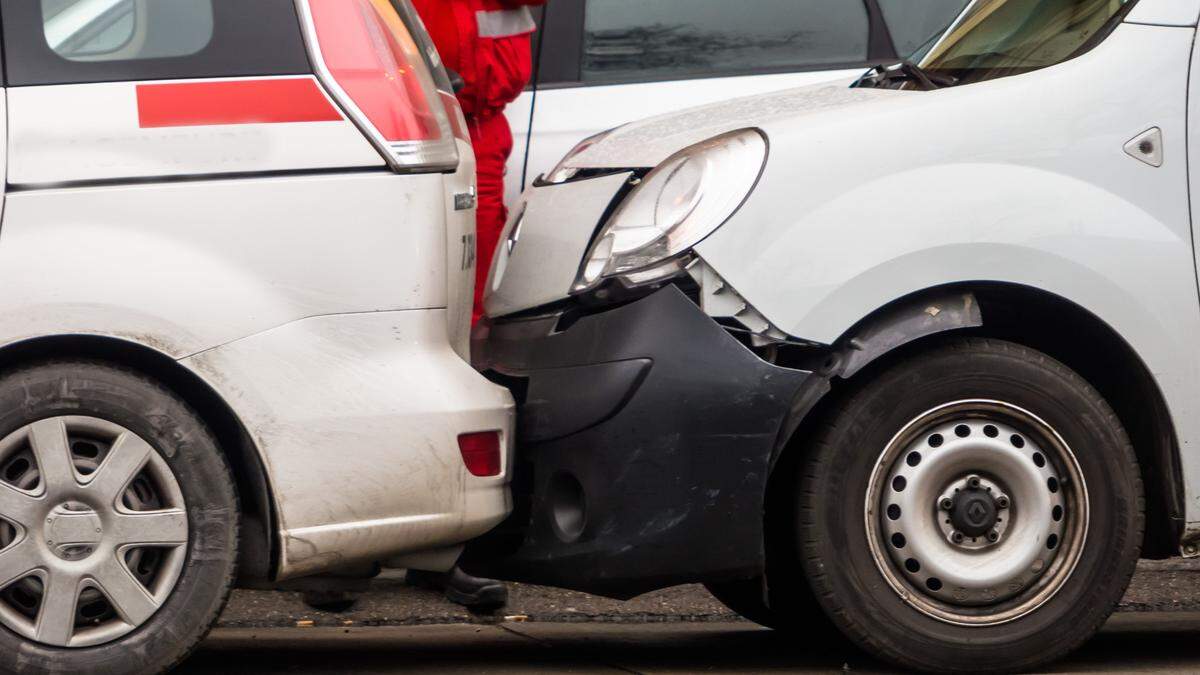 14 Florianis waren bei dem Unfall in Neutillmitsch im Einsatz