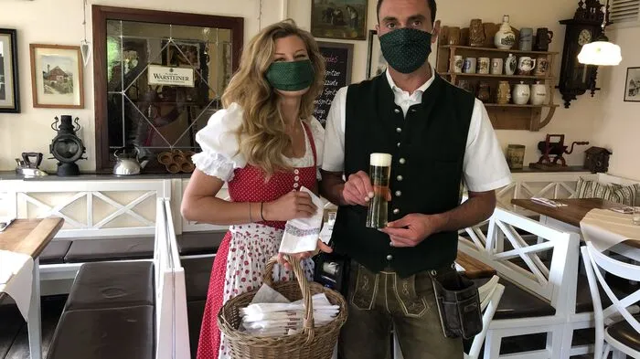 Bereit für die Gäste: Tanja Hölzl und Matthias Knauss vom Knittelfelder Bachwirt. Die Reservierungen fürs Wochenende trudeln "schleppend" ein