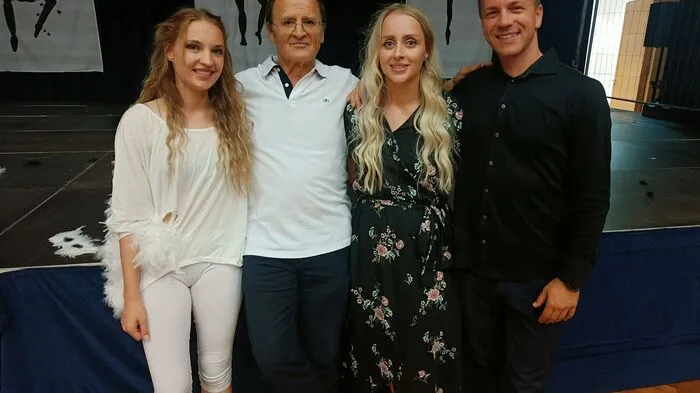 Clubpräsident Kristof Buchbauer (2. von links) mit den Tanzlehrern Sylvia Schuler, Jasmin Fröstl und Andras Jüttner (von links)