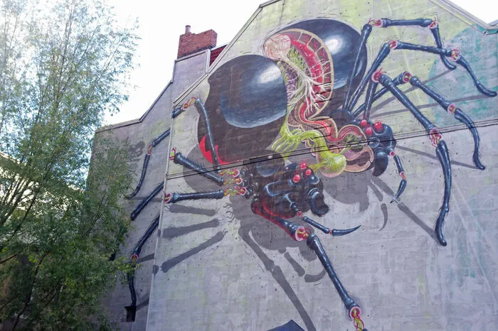 Urban Street Art nimmt in Hamburg einen besonderen Stellenwert ein. Bekannt ist Nychos "Spider"-Mural.