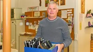 Unzählige Handys warten im Fundamt Klagenfurt auf ihre Besitzer