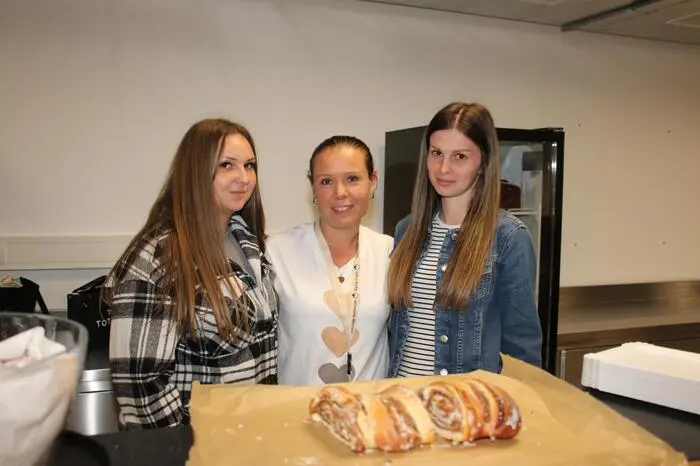 Kulinarisch wurden die Besucherinnen und Besucher mit Mehlspeisen und anderen Köstlichkeiten verwöhnt.