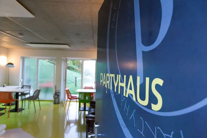Haus Beta ist das Partyhaus. Es wird gemeinsam genutzt.