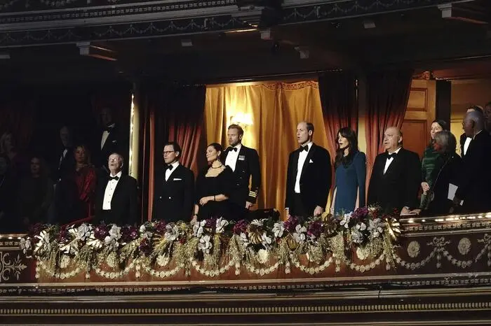 Traditionell machen sich die Royals für den Abend besonders schick – Fans durften sich also über glamouröse Outfits freuen.