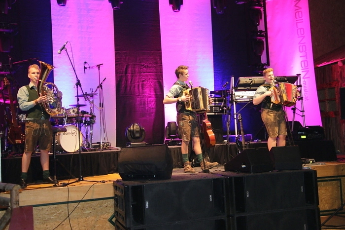 Und die Veranstalterfamilie Krendl konnte ob des Erfolges bereits verkünden: „Wir freuen uns auf ein Wiedersehen im Juni 2019, wenn es heißt „Meilenstein live in Geistthal.“