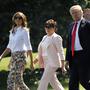 Amalija Knaus zwischen ihrer Tochter Melania und ihrem Schwiegersohn Donald Trump 