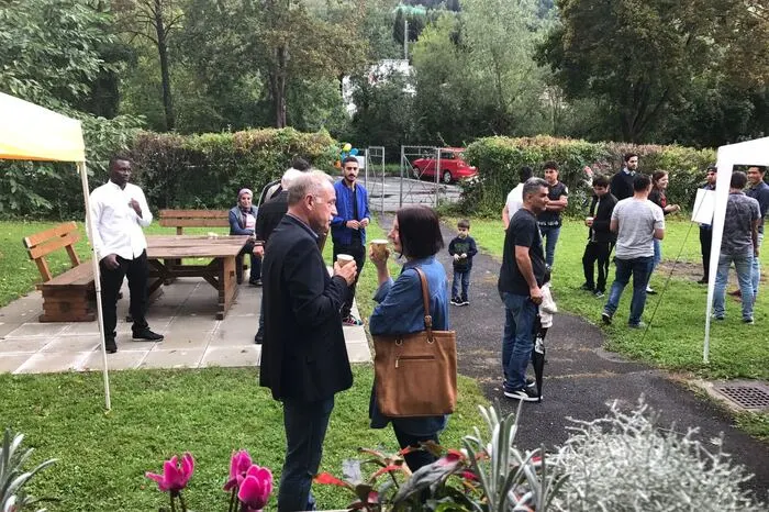 Auch die Unterhaltung kam nicht zu kurz: Es gab ein vielfältiges Kinderprogramm mit Face-Painting und Spielen. Zu Besuch kamen auch zwei Rote-Nasen-Clowns, die nicht nur die Kinder zum Lachen brachten.