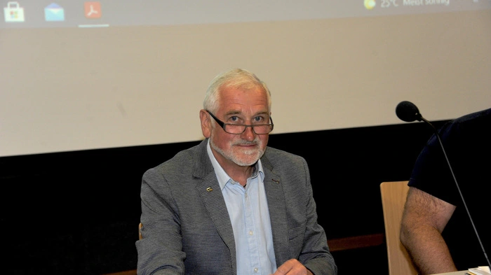 Bürgermeister Walter Kanduth vor seinem Anfangsstatement