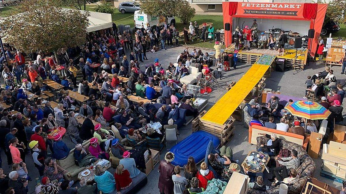 Der alle zwei Jahre stattfindende Fetzenmarkt ist immer gut besucht