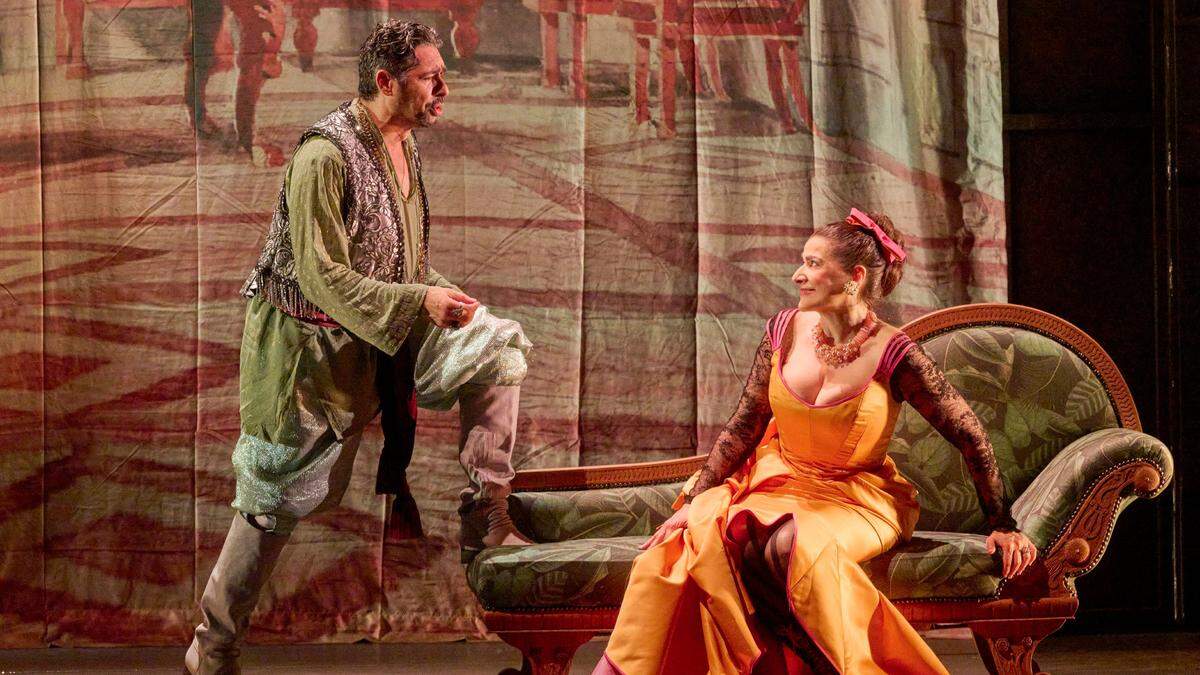 Cecilia Bartoli (Fiorilla) mit Ildebrando D’Arcangelo (Selim) in Rossinis „Il turco in Italia“, noch heute in der (ausverkauften) Staatsoper