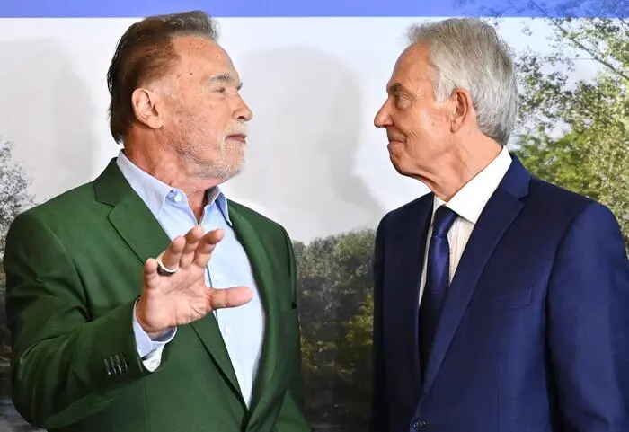  Arnold Schwarzenegger (l.) und der ehemalige britische Premierminister Tony Blair