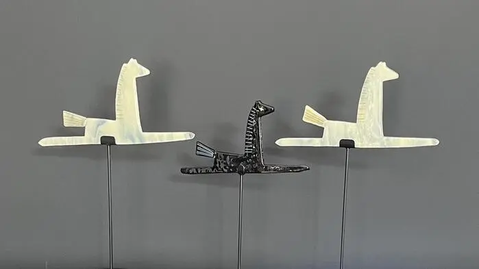 Zwei Lipizzaner mit Fohlen von Renate Prehal