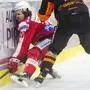 KLAGENFURT,AUSTRIA,06.JAN.22 - ICE HOCKEY - ICE Hockey League, Klagenfurter AC vs Graz 99ers. Image shows Samuel Witting (KAC) and Calle Ackered (99ers). Photo: GEPA pictures/ Wolfgang Jannach