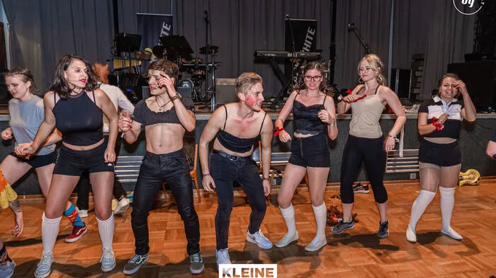 Samstagabend wurde in den Kammersäle Donawitz aufgetanzt. Die HTL Leoben lud zu ihrem Maturaball, der unter dem Motto Best of HTL - From Rock to Heavy Metal stand. Rock dich durch die Bildergalerie!