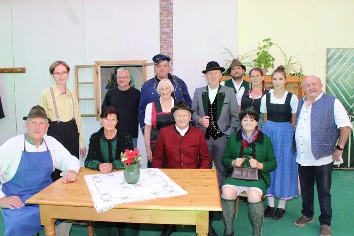 Was folgte, war ein wahres Feuerwerk an Verwechslungen, überraschenden Wendungen und pointierten Dialogen. Ein humorvolles Theatererlebnis für Jung und Alt.