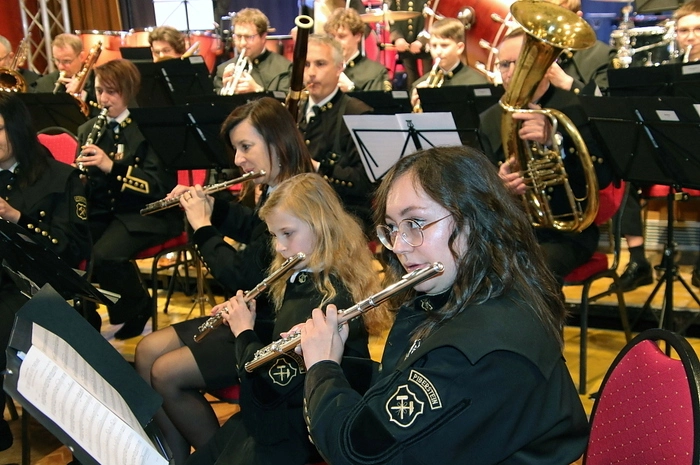 Mit Musikstücken wie „Olympic Fanfare and Theme“, „Beauty and the Beast“, „Mame Medley“ oder „Im Weißen Rössl“ begeisterten sie das Publikum, welches zahlreich der Einladung gefolgt war. Als musikalischer Gast wurde das Jugendblasorchester der Musikschule Köflach eingeladen.