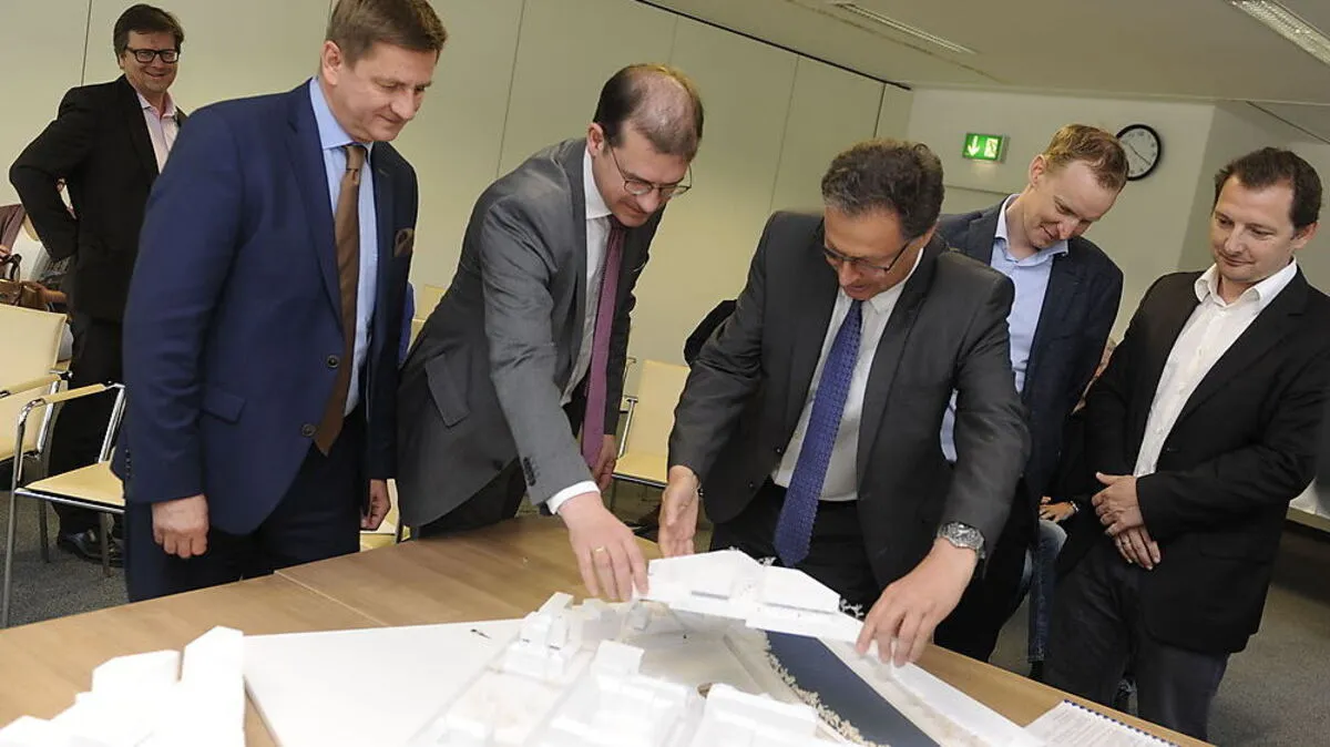 Leobens Bürgermeister Kurt Wallner, Hans-Peter Weiss, BIG-Geschäftsführer, Wilfried Eichlseder, Rektor Montanuniversität Leoben, sowie Michael Anhammer und Erwin Stättner vom Architekturbüro Franz & Sue ZT