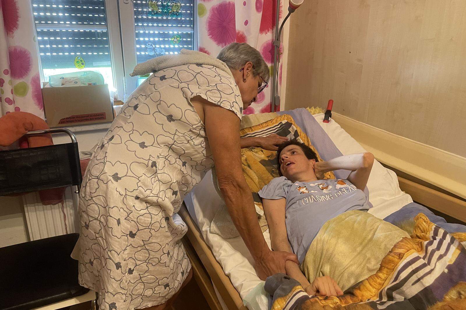 Maria Fink pflegt seit 35 Jahren ihre schwer behinderte Tochter Sandra
