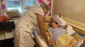 Maria Fink pflegt seit 35 Jahren ihre schwer behinderte Tochter Sandra