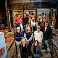 Die Initiatorinnen und Initiatoren der neuen Clubbing-Reihe bei einer Begehung der Location in der Stadtbrauerei