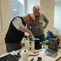 Im Repaircafé wird alles Mögliche repariert, besonders häufig Kaffeemaschinen