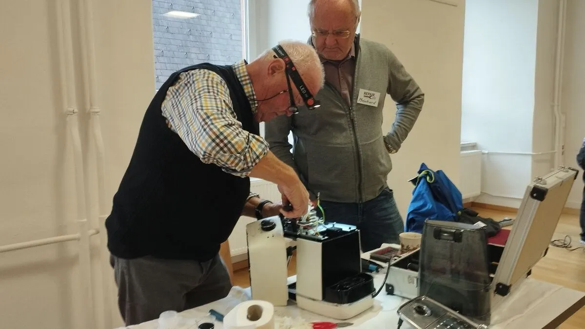Im Repaircafé wird alles Mögliche repariert, besonders häufig Kaffeemaschinen