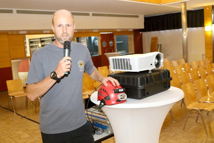 Der bekannte Kärntner Höhlenforscher Martin Friedl entführte die Besucher im Kulturhaus der Krappfeld-Metropople in die Tiefen der Berge.   