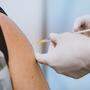 Abgeordnete von ÖVP, SPÖ, Grüne und Neos haben am Freitag in einer Aussendung einen Impfappell an junge Frauen gerichtet. 