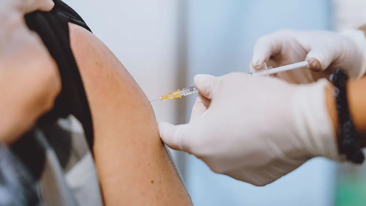 Abgeordnete von ÖVP, SPÖ, Grüne und Neos haben am Freitag in einer Aussendung einen Impfappell an junge Frauen gerichtet. 