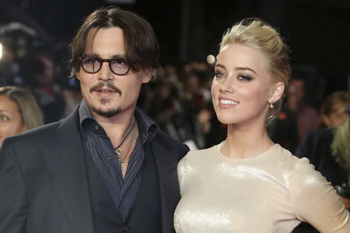 Heard hatte sich vergangenes Jahr mit Schauspieler Johnny Depp (54) nach 15-monatiger Ehe einen langen Rosenkrieg geliefert. Die Scheidung der beiden wurde im Jänner rechtskräftig, Heard bekam eine Abfindung von sieben Millionen Dollar (sechs Millionen Euro).