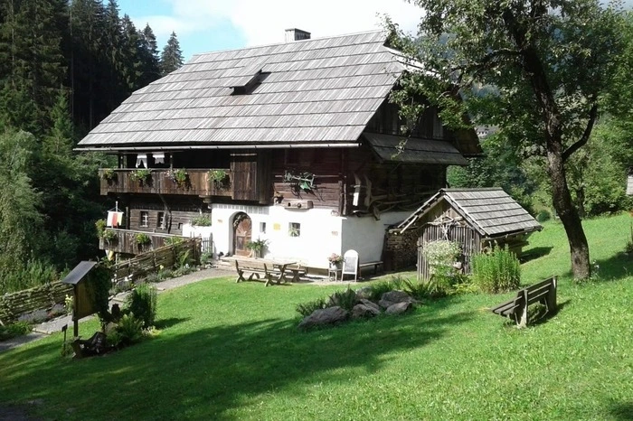 Der Weg nimmt seinen Ausgang beim Türkhaus in Kaning.