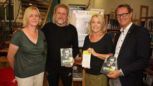 Gerlinde Wiesenhofer (Buchhandlung Morawa), Sepp Resnik, Rita Schreiner (Kulturreferat) und Bürgermeister Marcus Martschitsch 