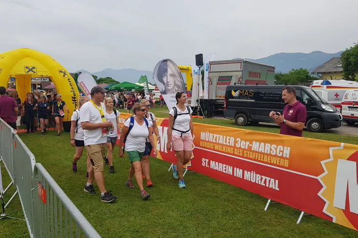 Häufig zu sehen waren neben Firmenteams dabei auch Gruppen, die den Ausflug durch St. Lorenzen und St. Marein für ein gemeinsames Poltern nutzten.