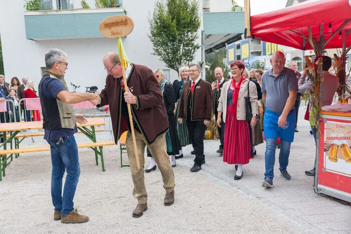 Zum Abschluss des dreitägigen Kulinarik Oktoberfestes der Dorfgemeinschaft wurde zum Vereinsfrühschoppen geladen.