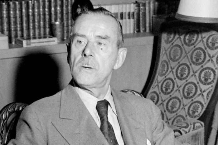 ... Von Anfang dominierten die "Spiegel"-Covergeschichten die politischen Debatten. Am 24. Mai 1947 titelte das Magazin mit einem Zitat des deutschen Literaturnobelpreisträgers Thomas Mann: "Die Deutschen sind egoistisch" ...