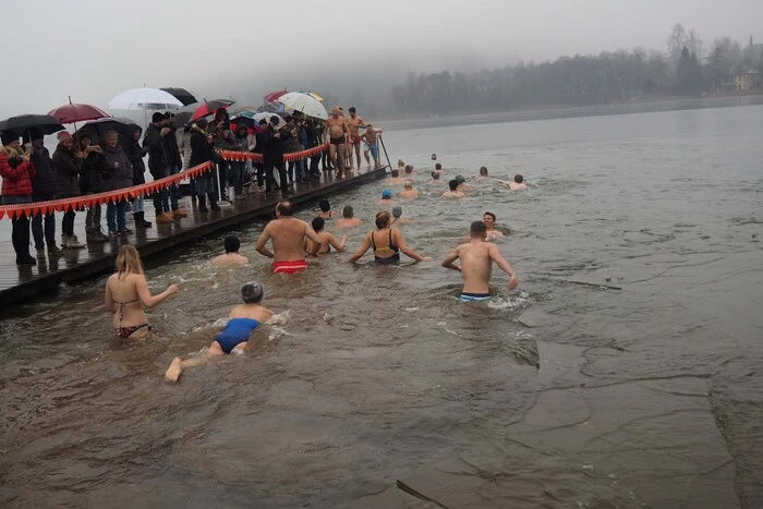 25 Meter betrug die Schwimmstrecke. . .
