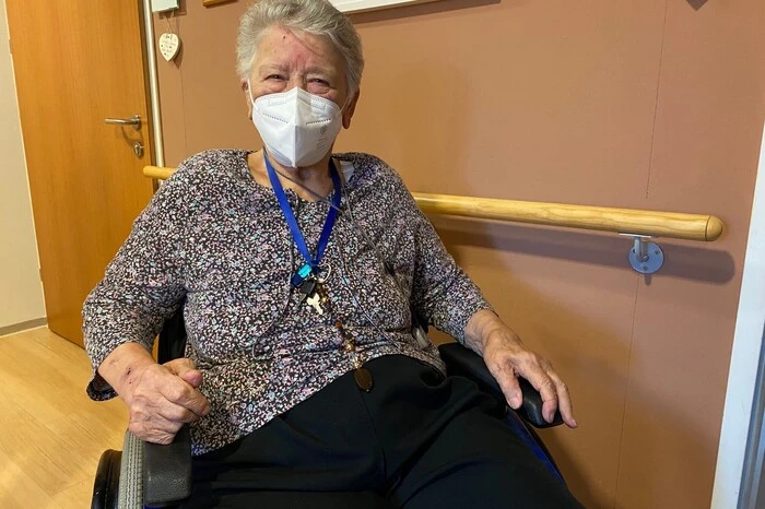 Katharina Koch (87) freut sich zumindest in der Physiotherapie auf ihre Freundinnen zu treffen - wenn auch nur mit Abstand