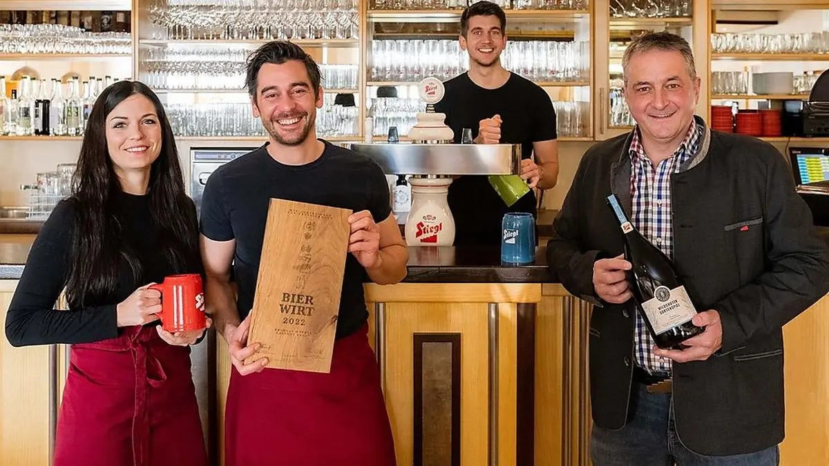 Andreas und Martin Morolz aus Griffen (Mitte) freuen sich über die Auszeichnung 