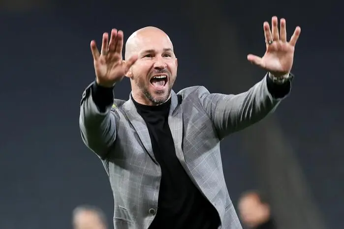 Bereits in seiner zweiten Saison (2021/22) führte Ilzer seine Grazer dann zur Vizemeisterschaft. Hinter Meister Salzburg spielte Sturm eine souveräne Saison