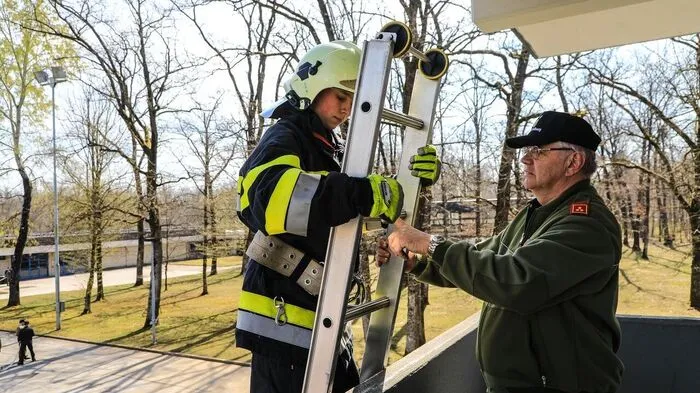 Mehrere Stationen mussten die Feuerwehrleute absolvieren, um ihre Grundausbildung erfolgreich zu beenden.